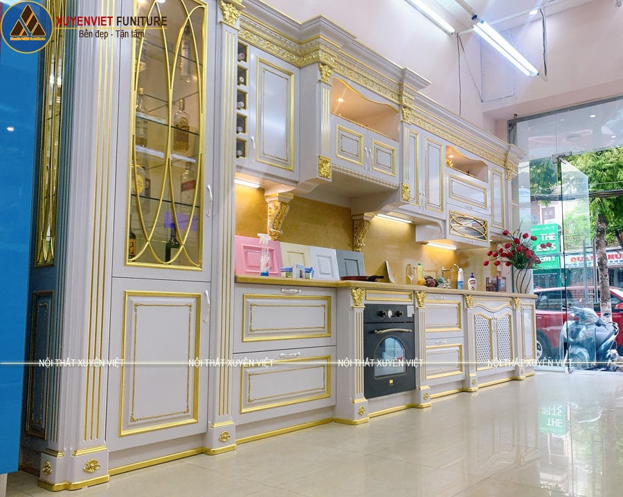 Tủ bếp tân cổ điển dát vàng đẳng cấp nhà biệt thự Xuyên Việt